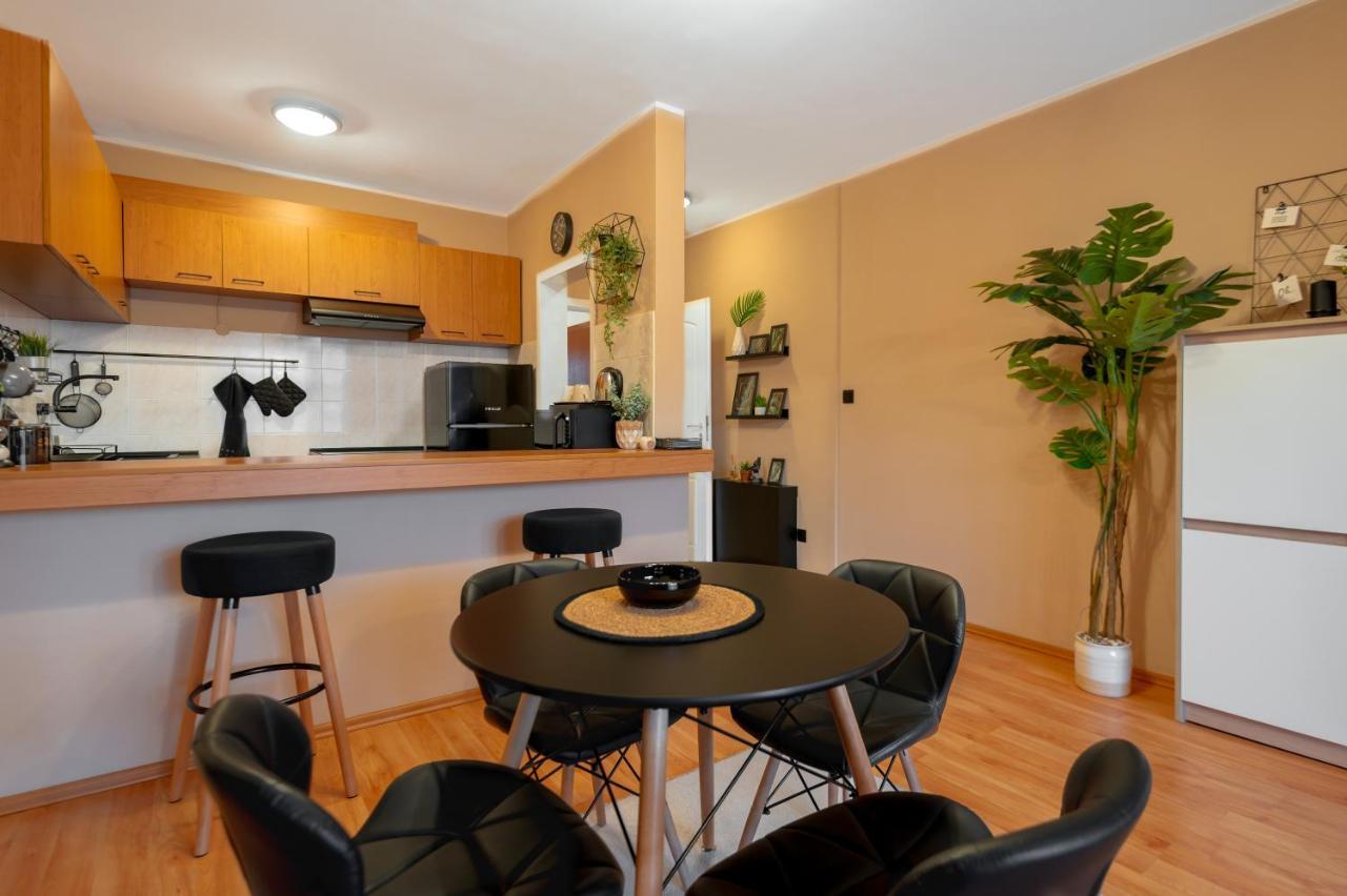 Cosy Green Apt Close To Macedonia Square Sófia Exterior foto